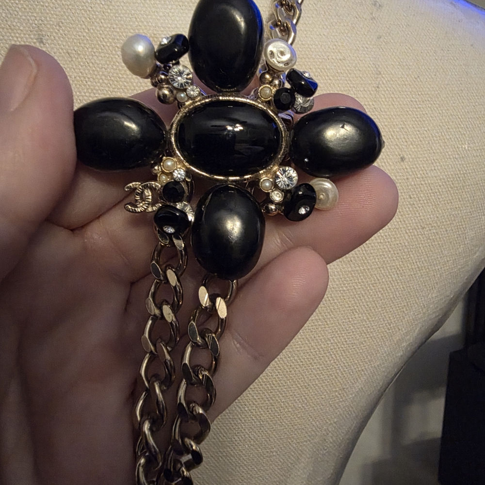 CHANEL Gold and Black Chain Belt - Picture 4 of 7